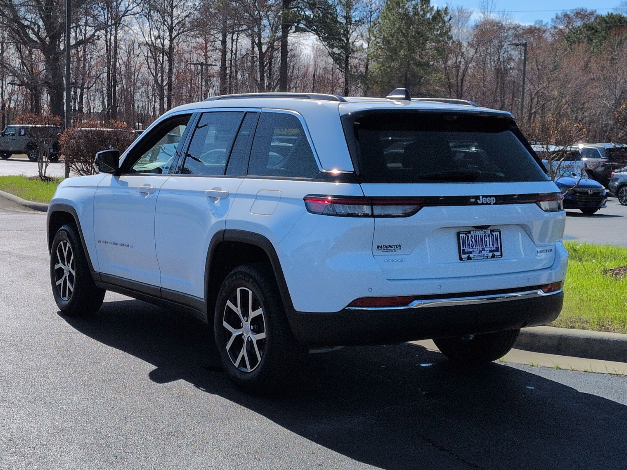 Used 2024 Jeep Grand Cherokee Limited w/ Luxury Tech Group II image 7