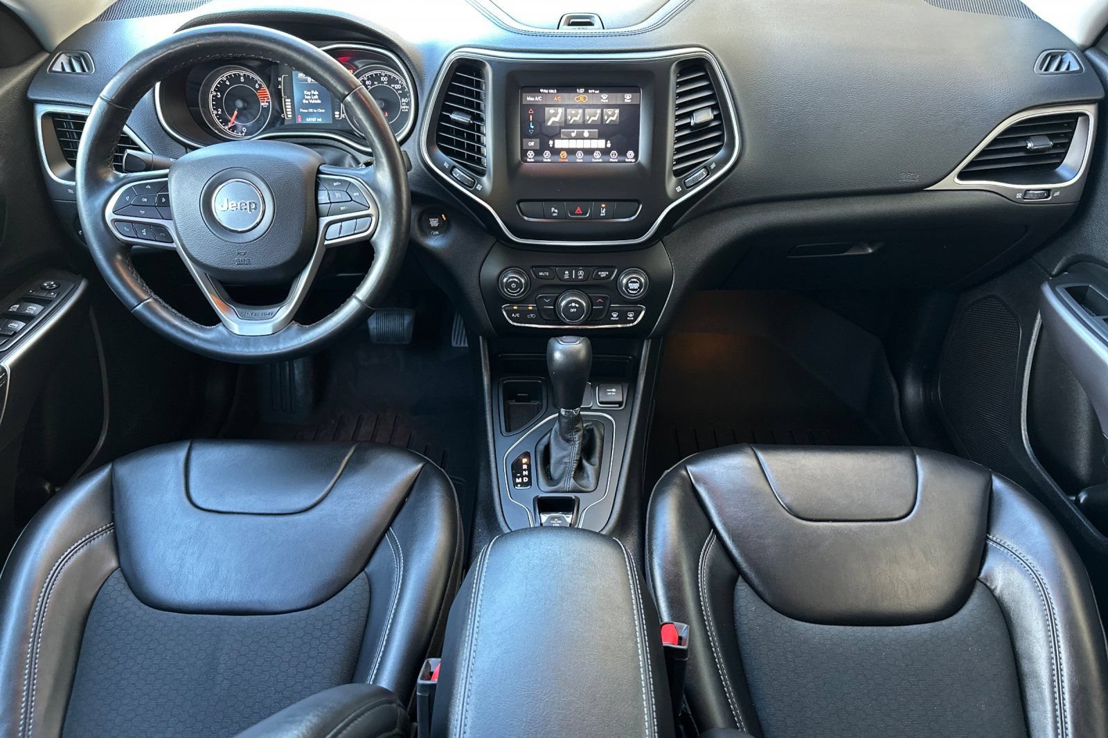 Used 2021 Jeep Cherokee Latitude Plus FWD image 13