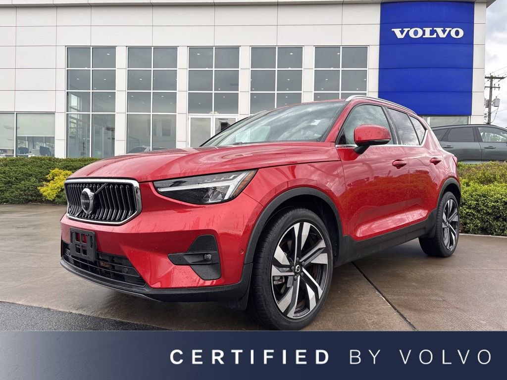 Used 2023 Volvo XC40 B5 Plus w/ Driver Assist Package AWD/4WD image 1