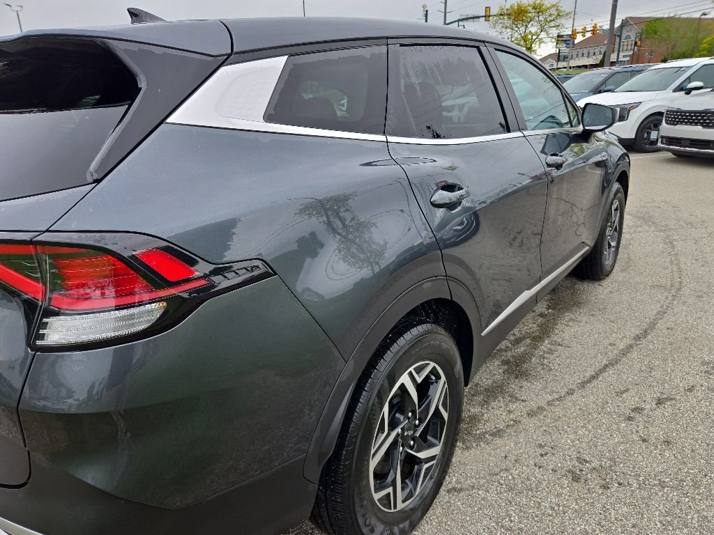 Used 2024 Kia Sportage LX AWD/4WD image 3