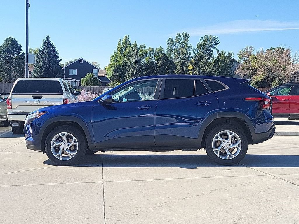 Used 2024 Chevrolet Trax LS w/ LS Convenience Package FWD image 5