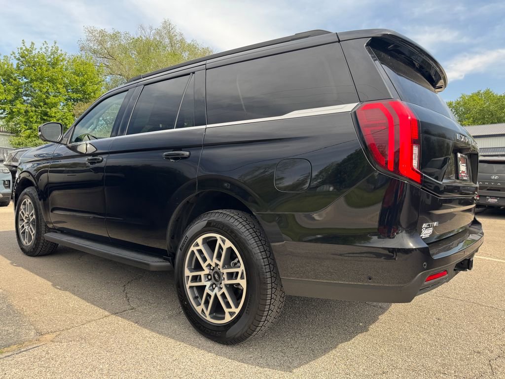 Used 2025 Ford Expedition Active AWD/4WD image 7