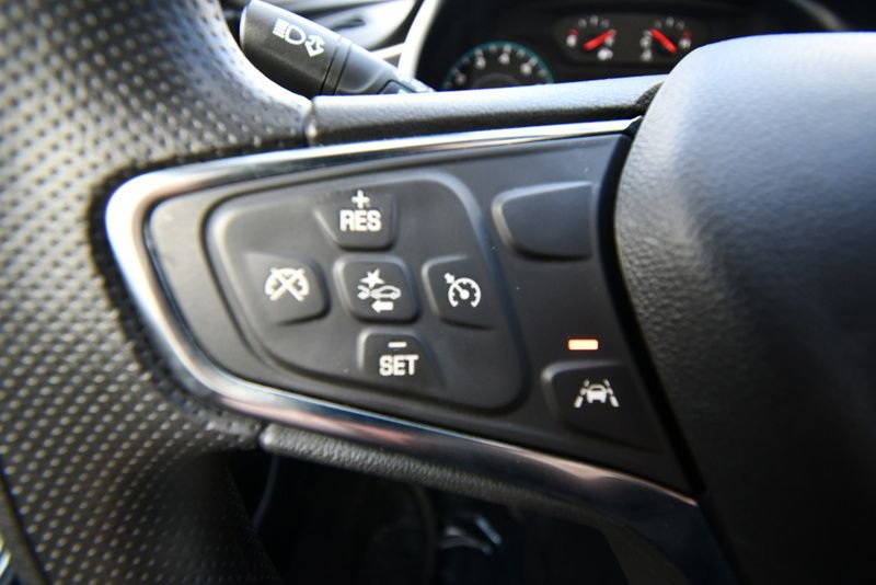 Used 2025 Chevrolet Malibu LT FWD image 21