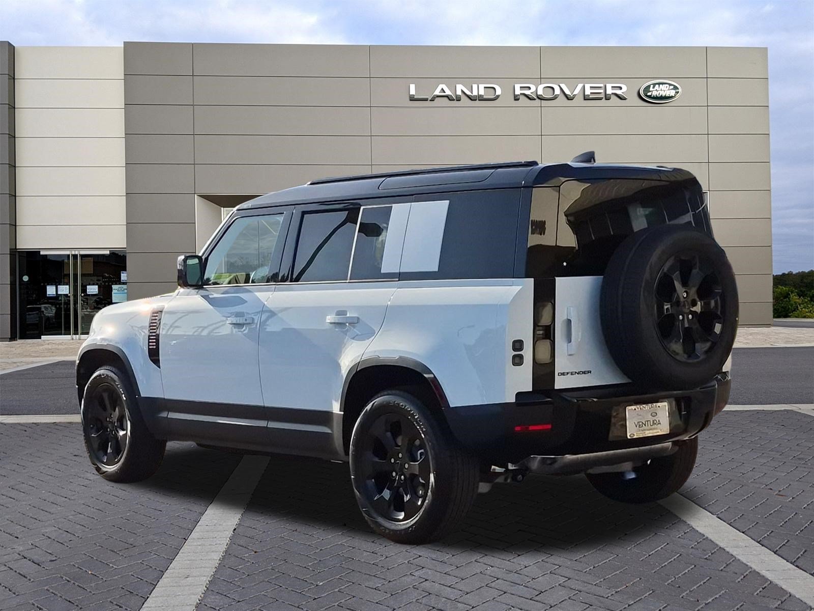 New 2026 Land Rover Defender 110 S AWD/4WD image 7