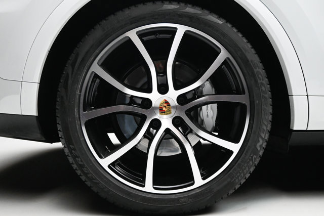 Used 2019 Porsche Cayenne Turbo w/ Premium Plus Package image 38