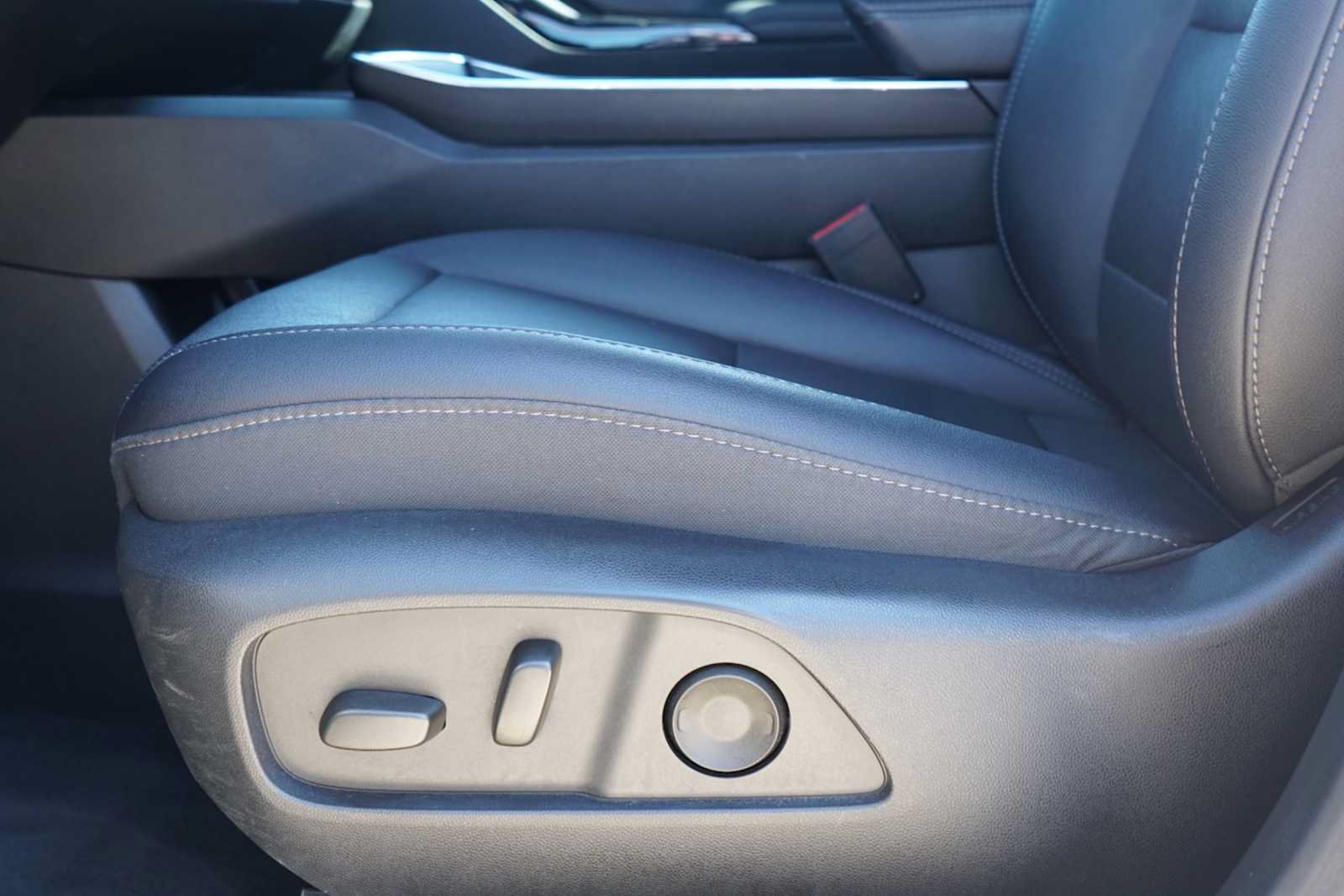 Used 2025 Chevrolet Equinox LT w/ Convenience Package II FWD image 17