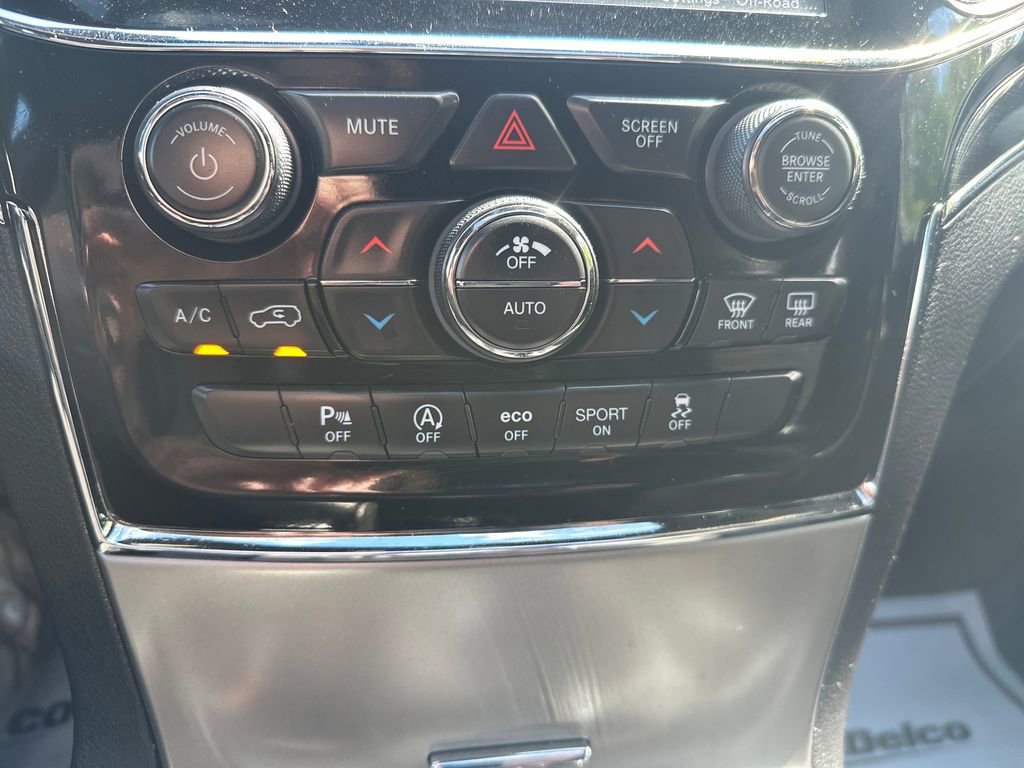 Used 2021 Jeep Grand Cherokee Trailhawk w/ Premium Lighting Group AWD/4WD image 17