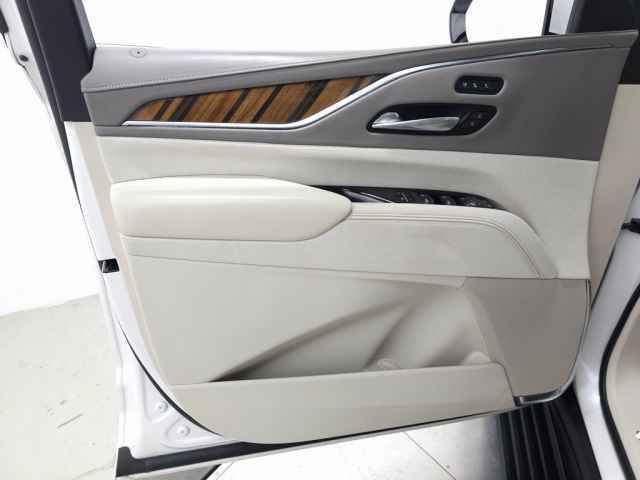 Used 2022 Cadillac Escalade Premium Luxury Platinum image 15