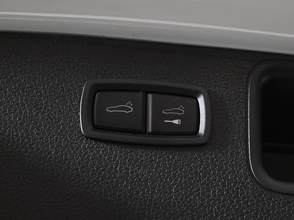 Used 2026 Porsche Macan AWD/4WD image 45