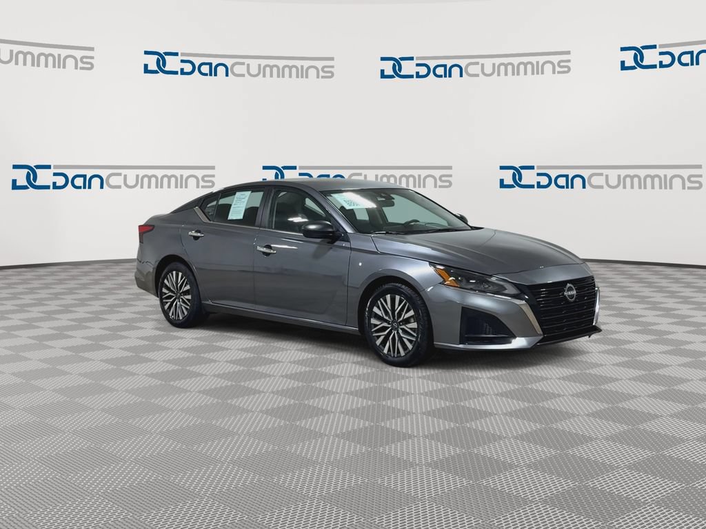 Used 2024 Nissan Altima 2.5 SV FWD image 3