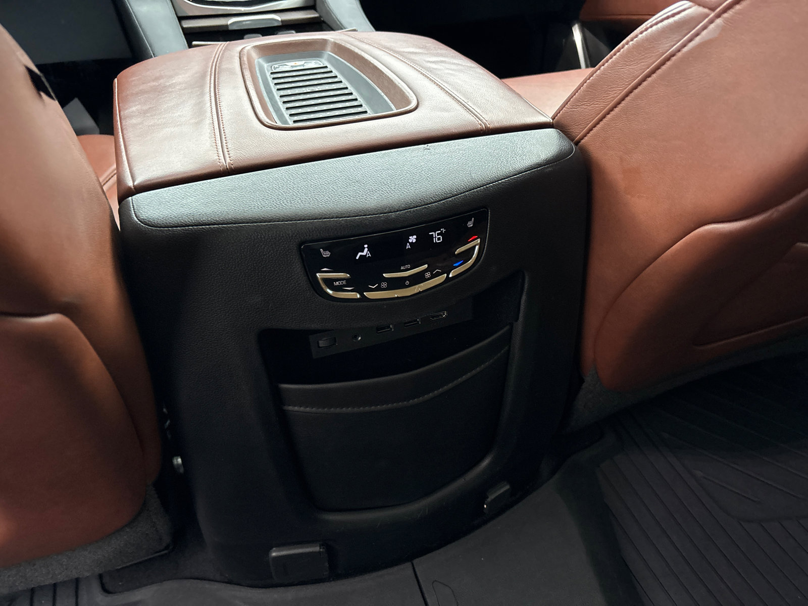 Used 2018 Cadillac Escalade Luxury image 31