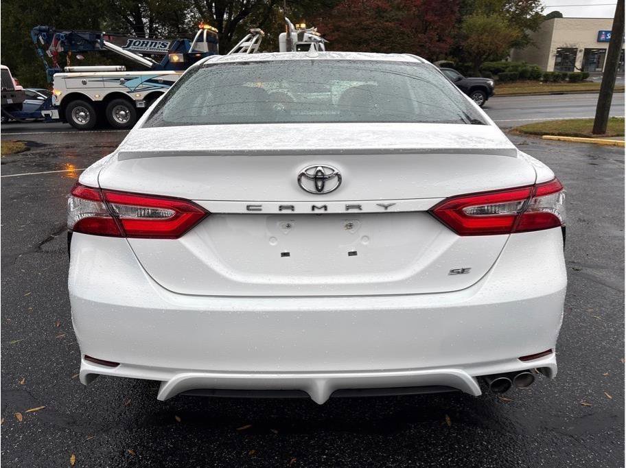 Used 2020 Toyota Camry SE FWD image 5