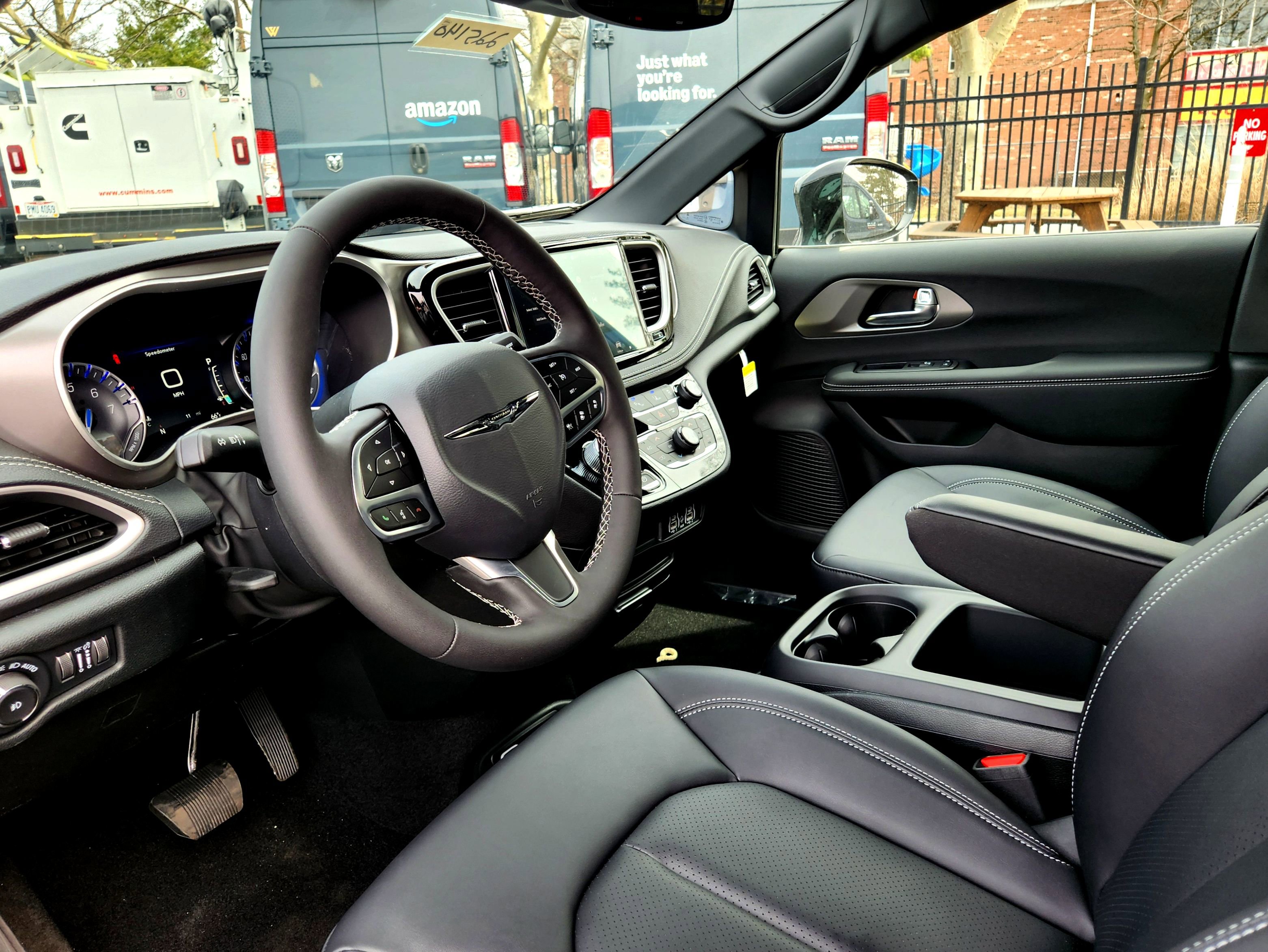 New 2025 Chrysler Pacifica Select image 21