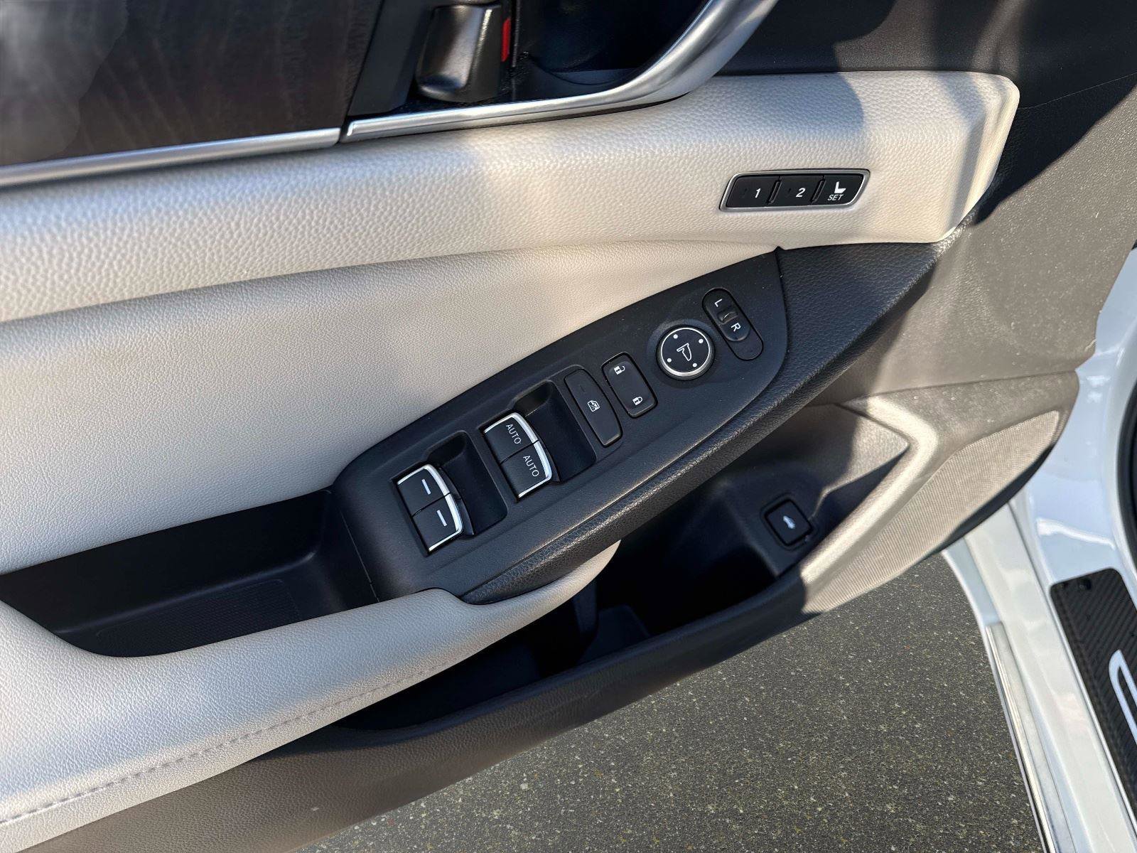 Used 2022 Honda Accord Touring image 19