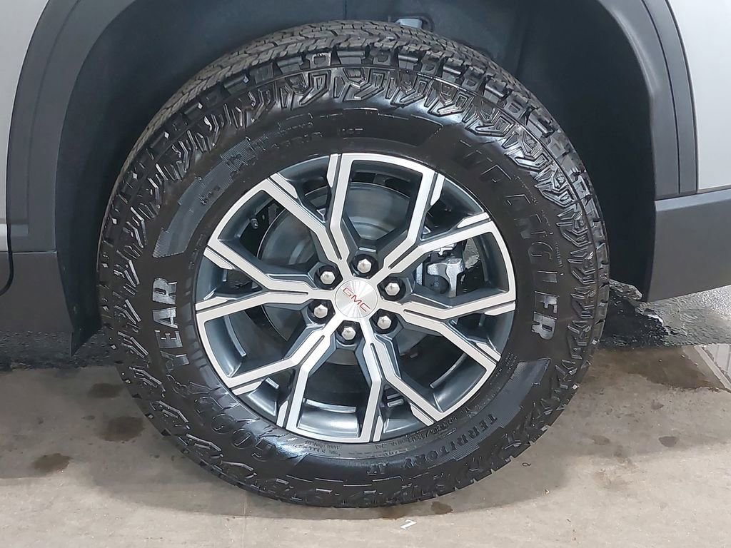 Used 2025 GMC Acadia AT4 w/ Luxury Package AWD/4WD image 38