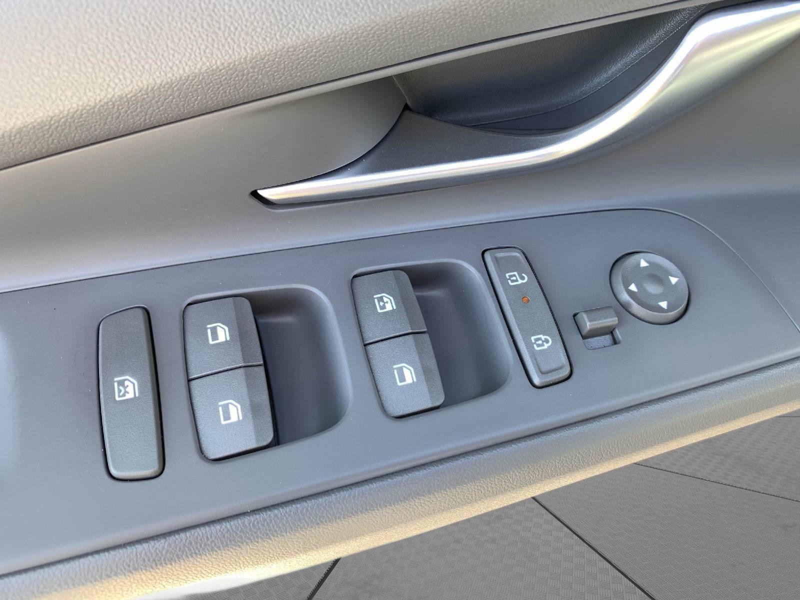 Used 2024 Hyundai Elantra SEL image 12