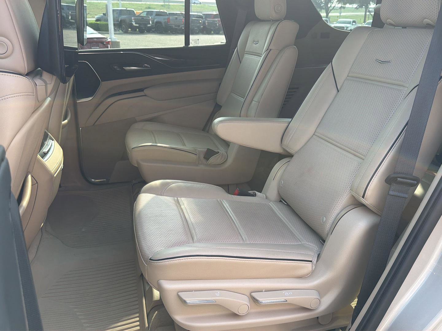Used 2021 Cadillac Escalade Premium Luxury w/ Performance Package RWD image 14