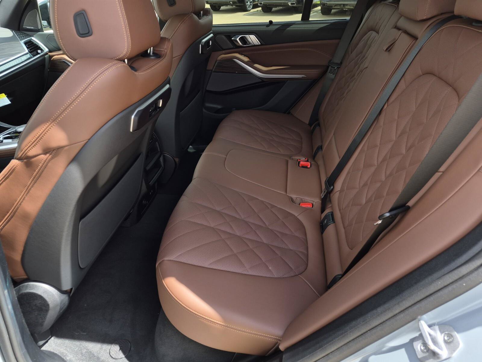 New 2026 BMW X5 xDrive40i w/ M Sport Package AWD/4WD image 15