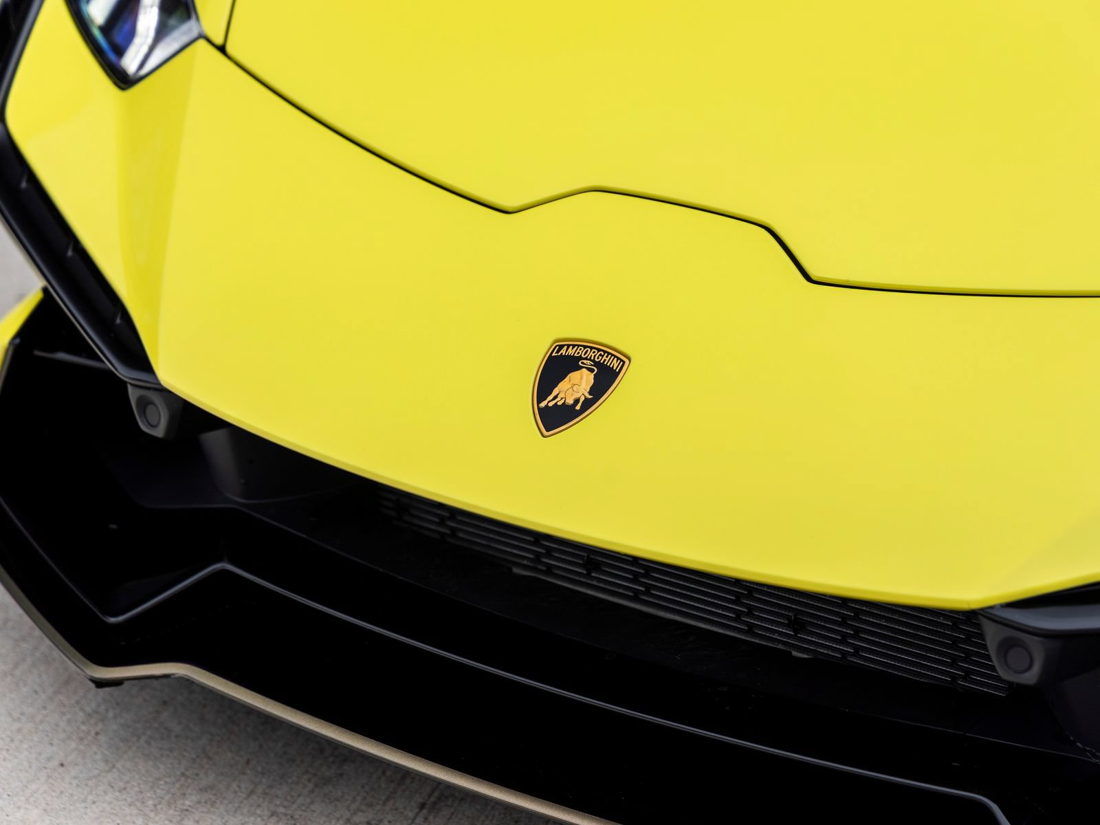 Used 2023 Lamborghini Huracan Tecnica RWD image 16