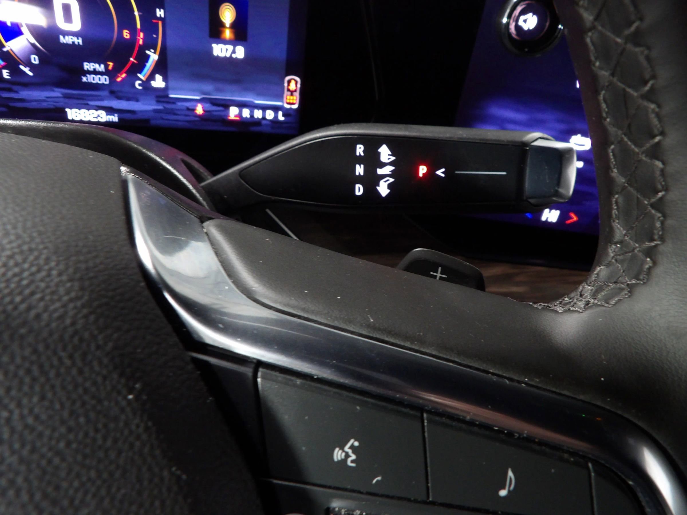 Used 2025 Chevrolet Suburban Z71 image 40