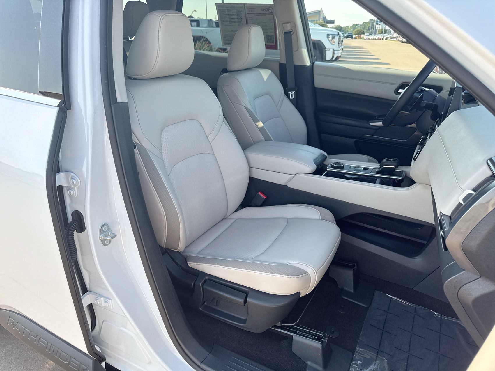 Used 2026 Nissan Pathfinder SL AWD/4WD image 24