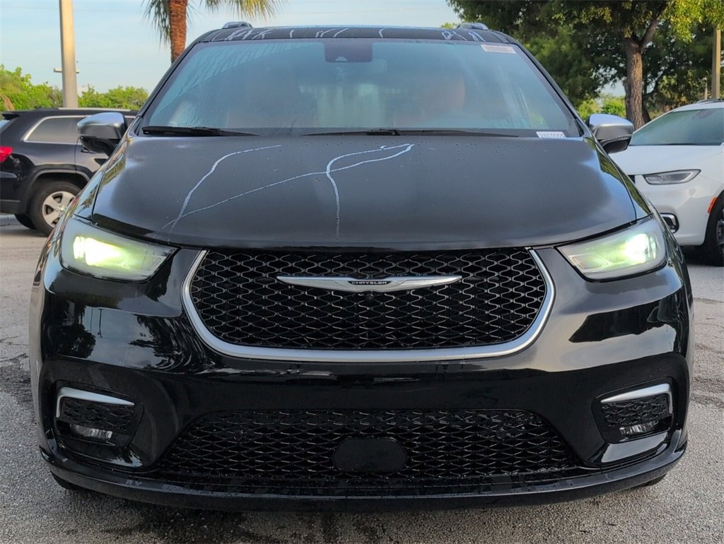 New 2026 Chrysler Pacifica Pinnacle image 3