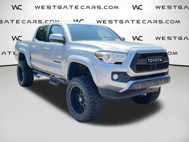 Used 2019 Toyota Tacoma SR5 AWD/4WD image 4