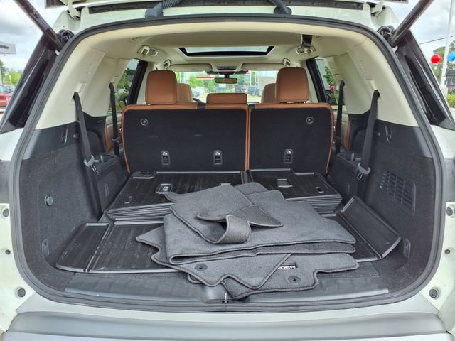 Used 2024 Nissan Pathfinder Platinum w/ Cargo Package AWD/4WD image 12