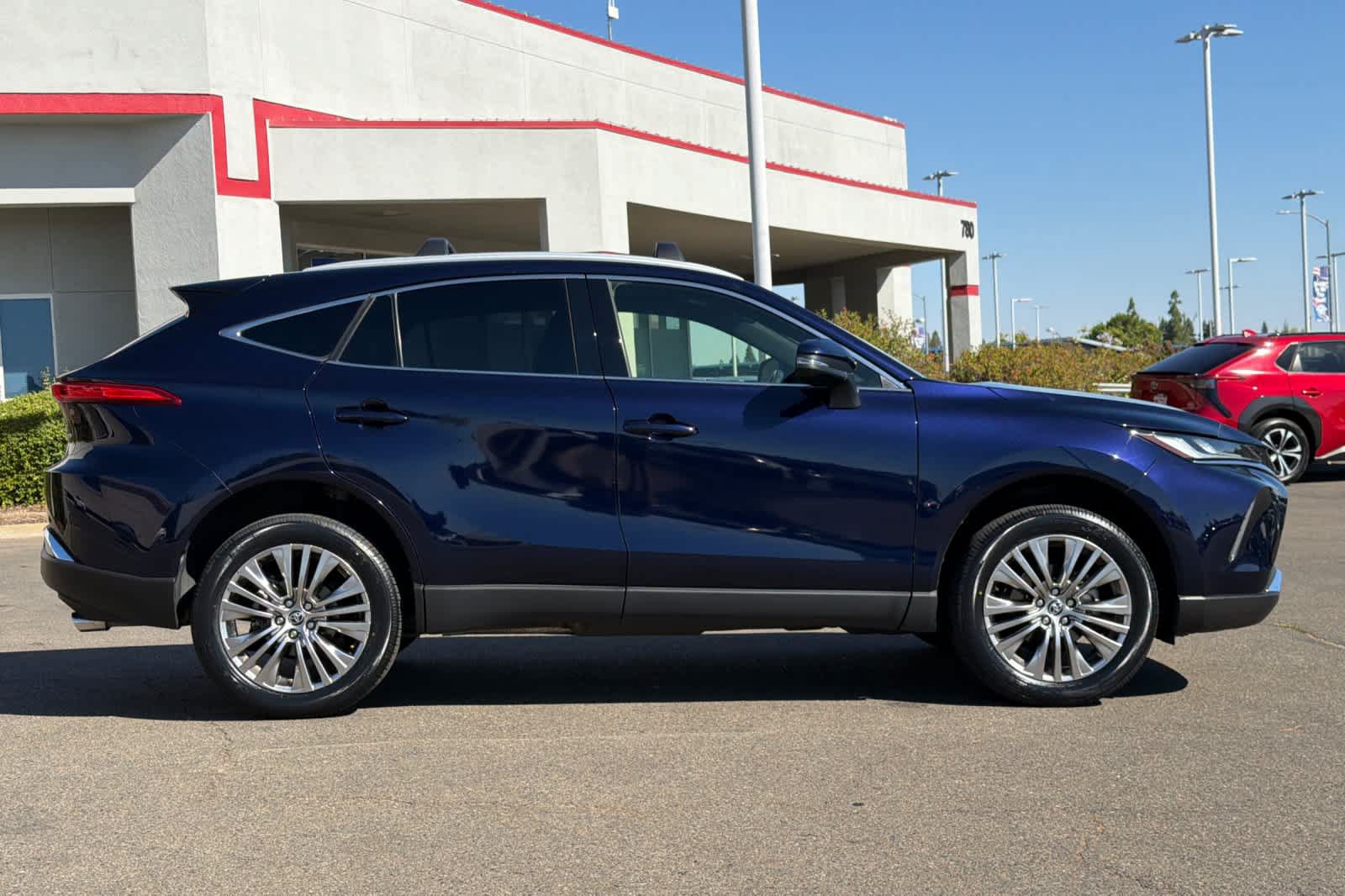 Used 2022 Toyota Venza XLE AWD/4WD image 6