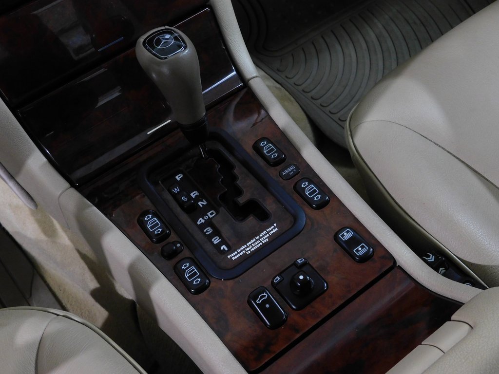 Used 1999 Mercedes-Benz E 320 4MATIC Sedan image 32