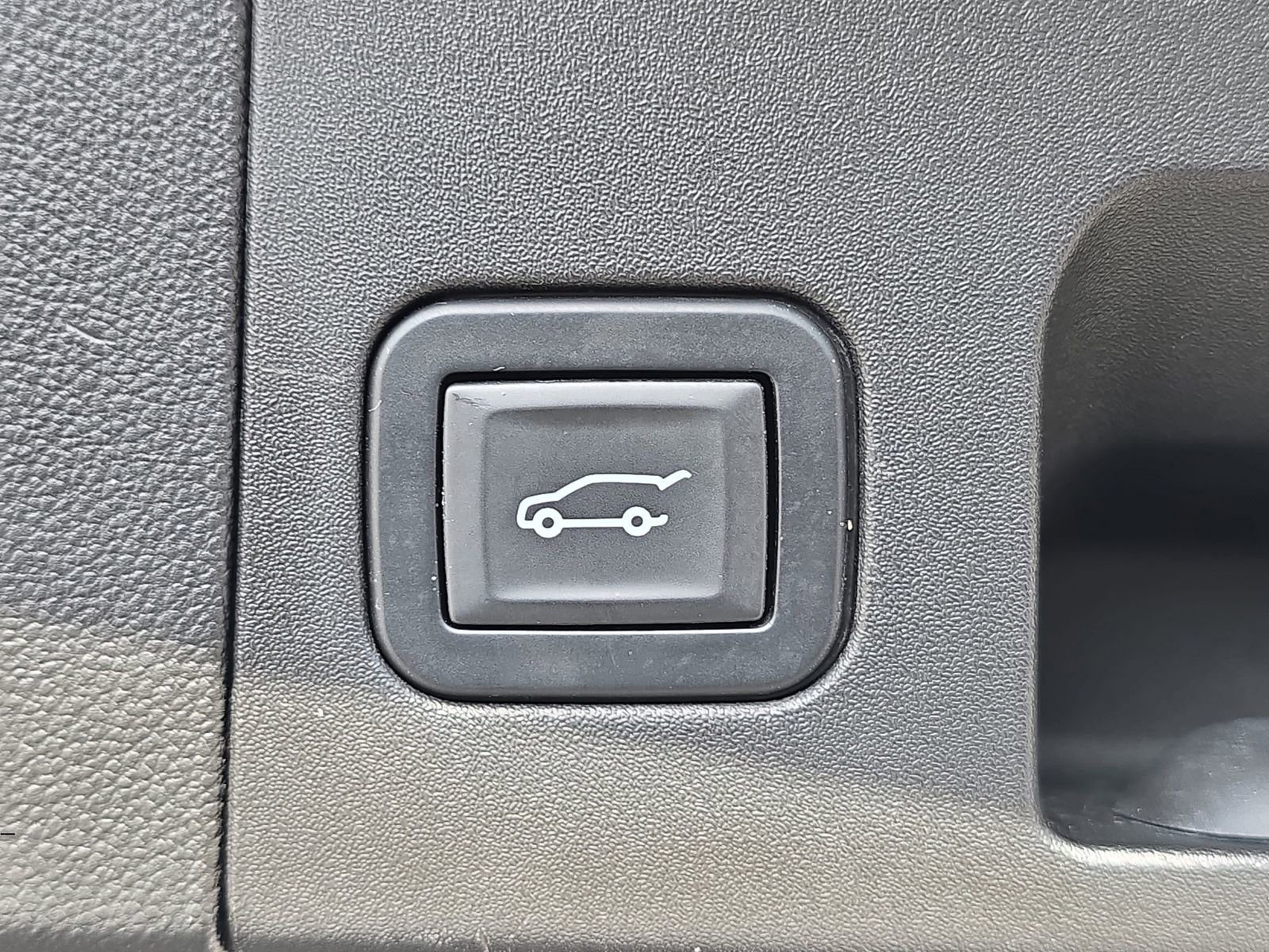 Used 2018 Cadillac XT5 FWD image 17