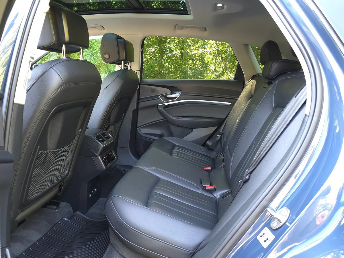 Used 2024 Audi Q8 e-tron Premium AWD/4WD image 15