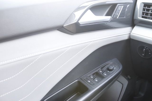 Used 2024 Volkswagen Taos SEL image 23