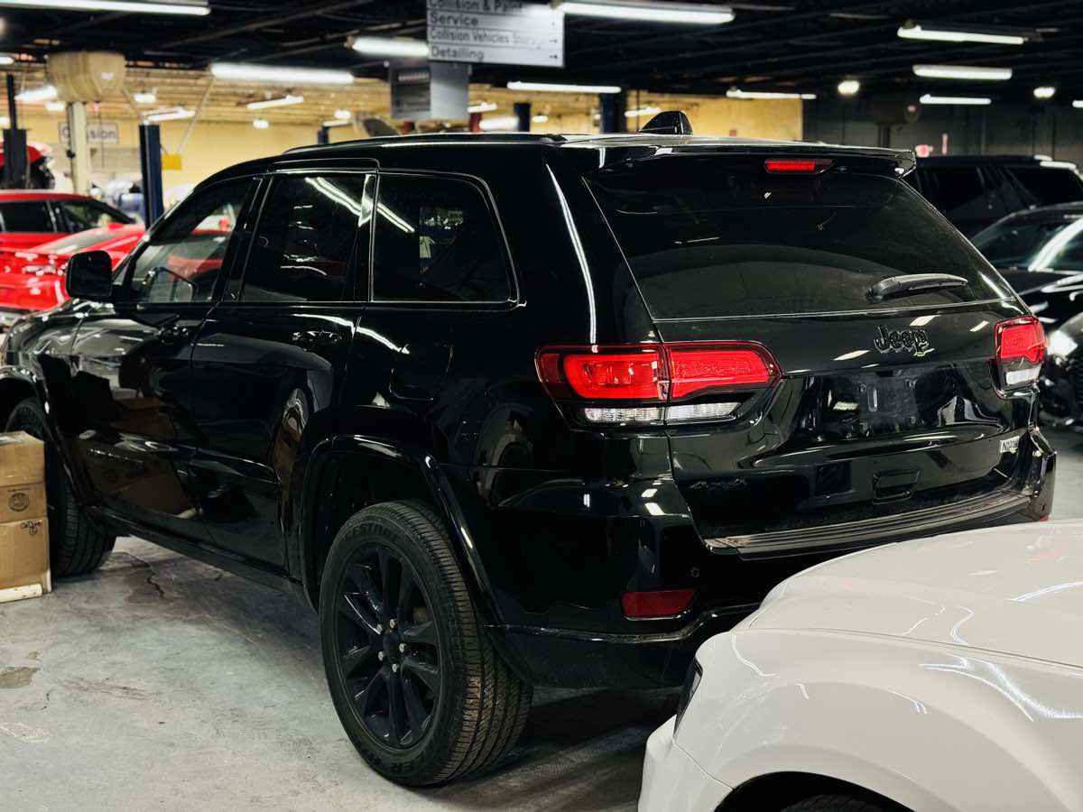 Used 2019 Jeep Grand Cherokee Altitude AWD/4WD image 6