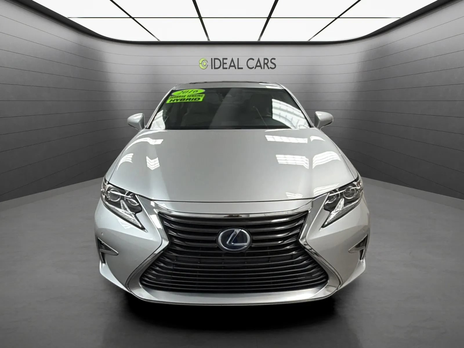 Used 2016 Lexus ES 300h w/ Luxury Package w/Wood Trim FWD image 2