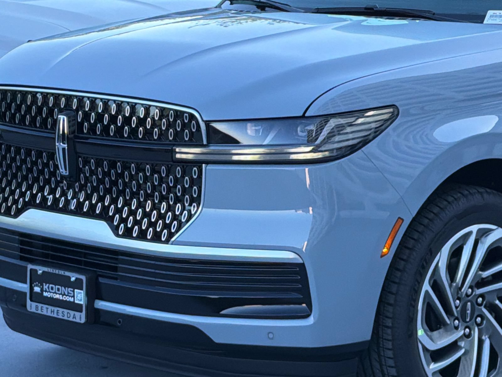 New 2026 Lincoln Navigator L Reserve AWD/4WD image 2