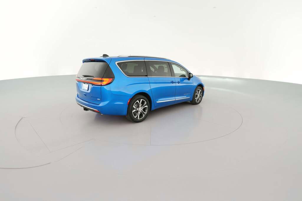 New 2026 Chrysler Pacifica Pinnacle w/ Trailer Tow Group image 12