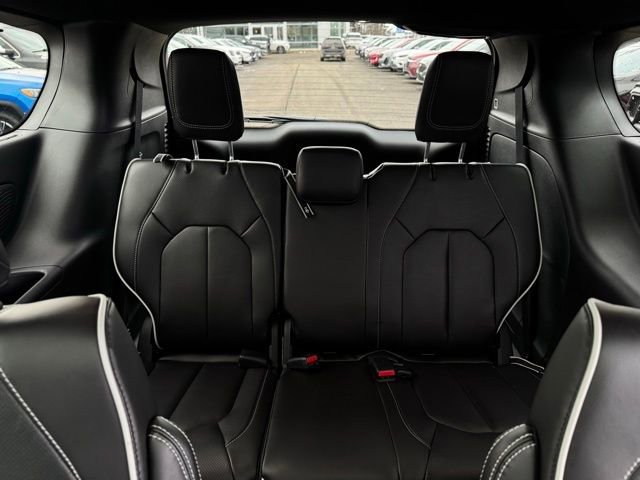 New 2026 Chrysler Pacifica Limited w/ Uconnect Theater Family Group image 21