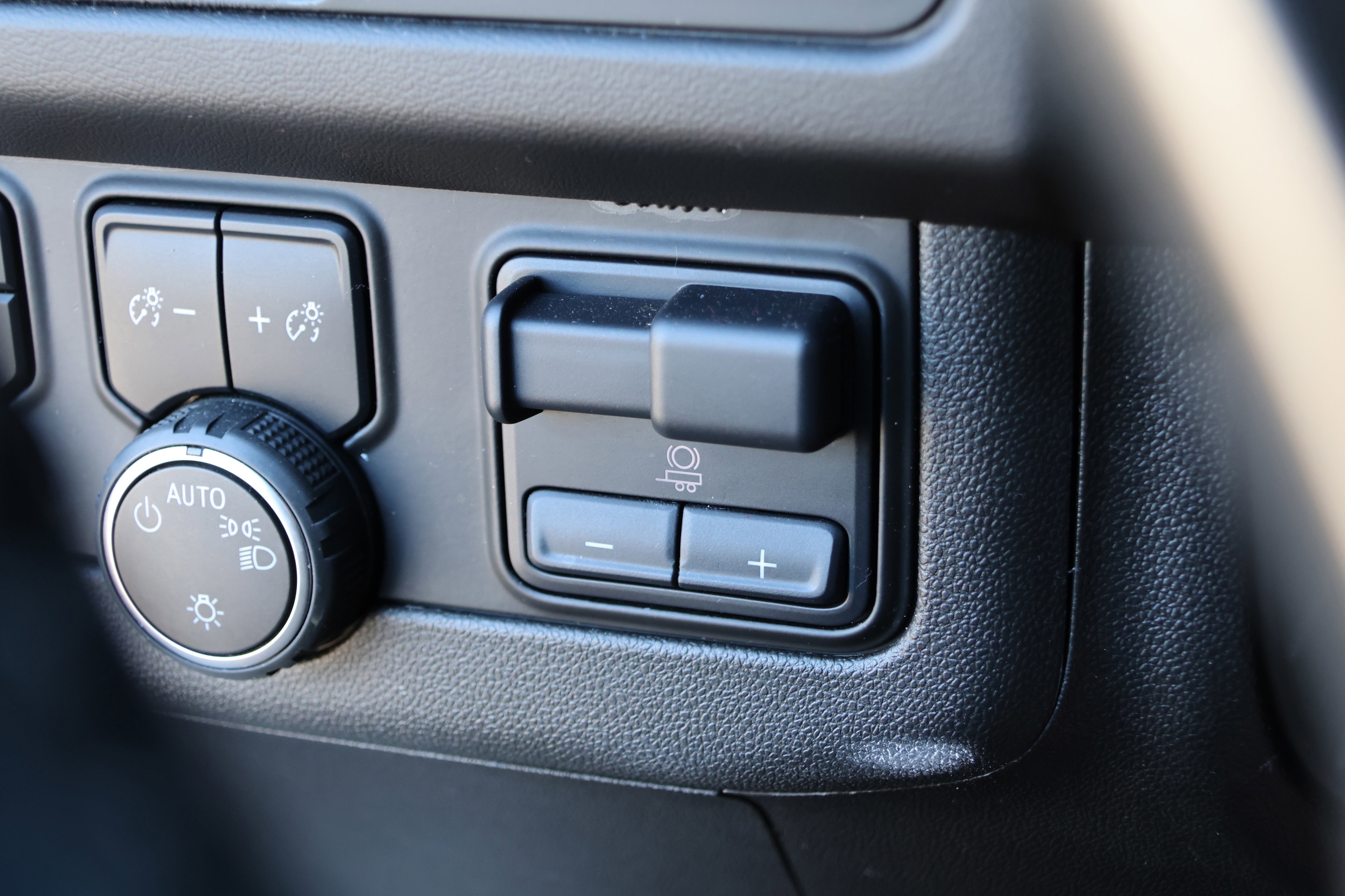 Used 2021 Chevrolet Suburban Z71 w/ Z71 Off-Road Package image 17