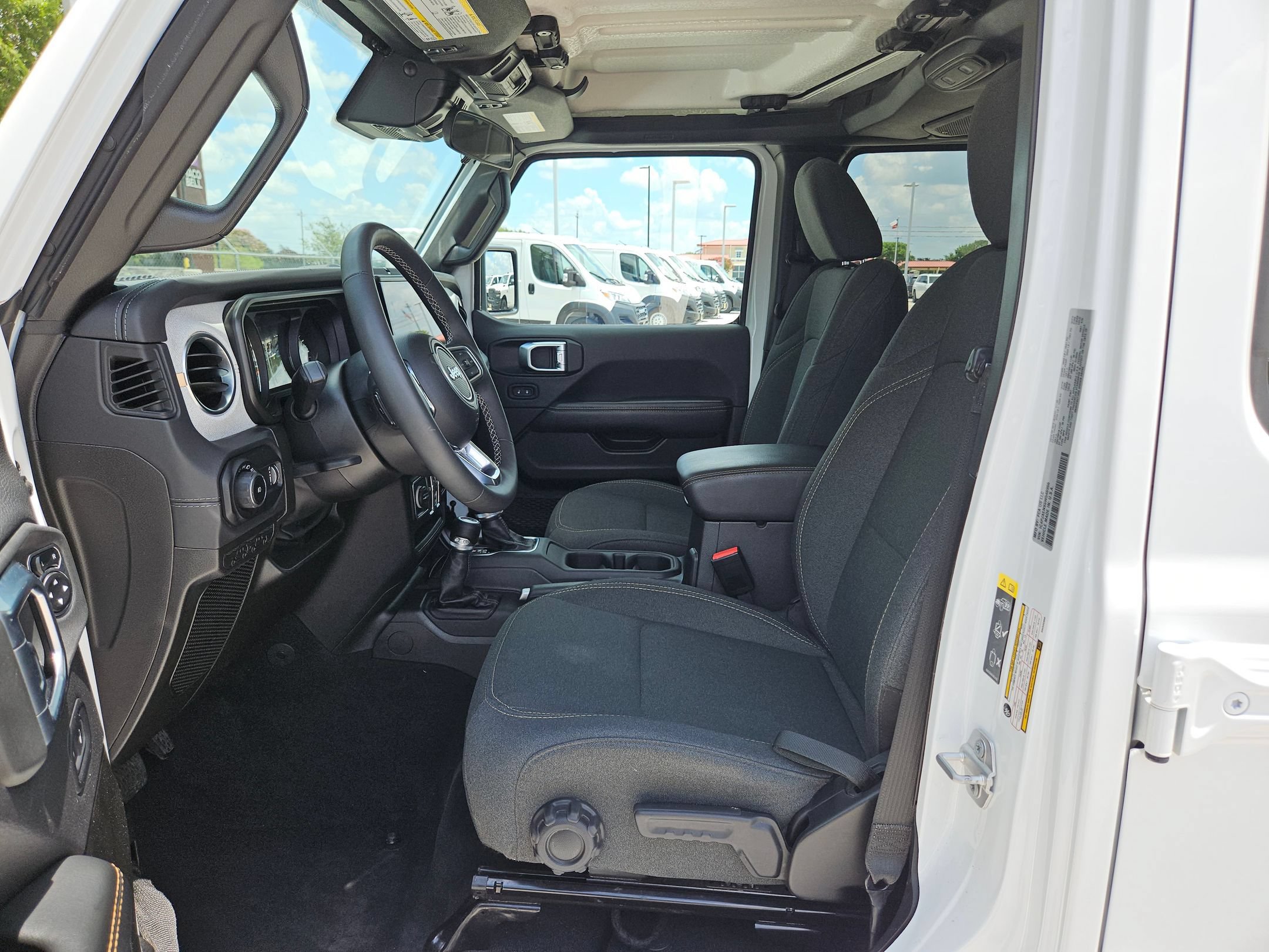 Used 2025 Jeep Wrangler Unlimited Sahara AWD/4WD image 9