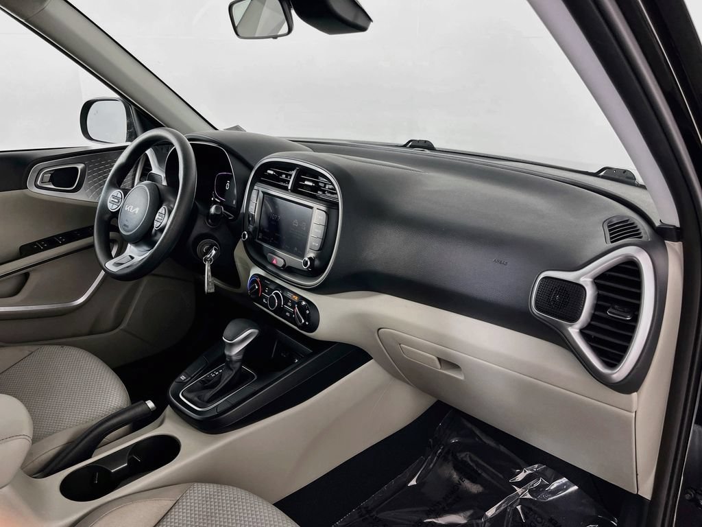Used 2025 Kia Soul LX FWD image 34
