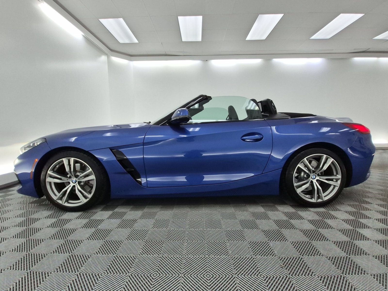 Used 2023 BMW Z4 sDrive30i w/ Driving Assistance Package RWD image 29