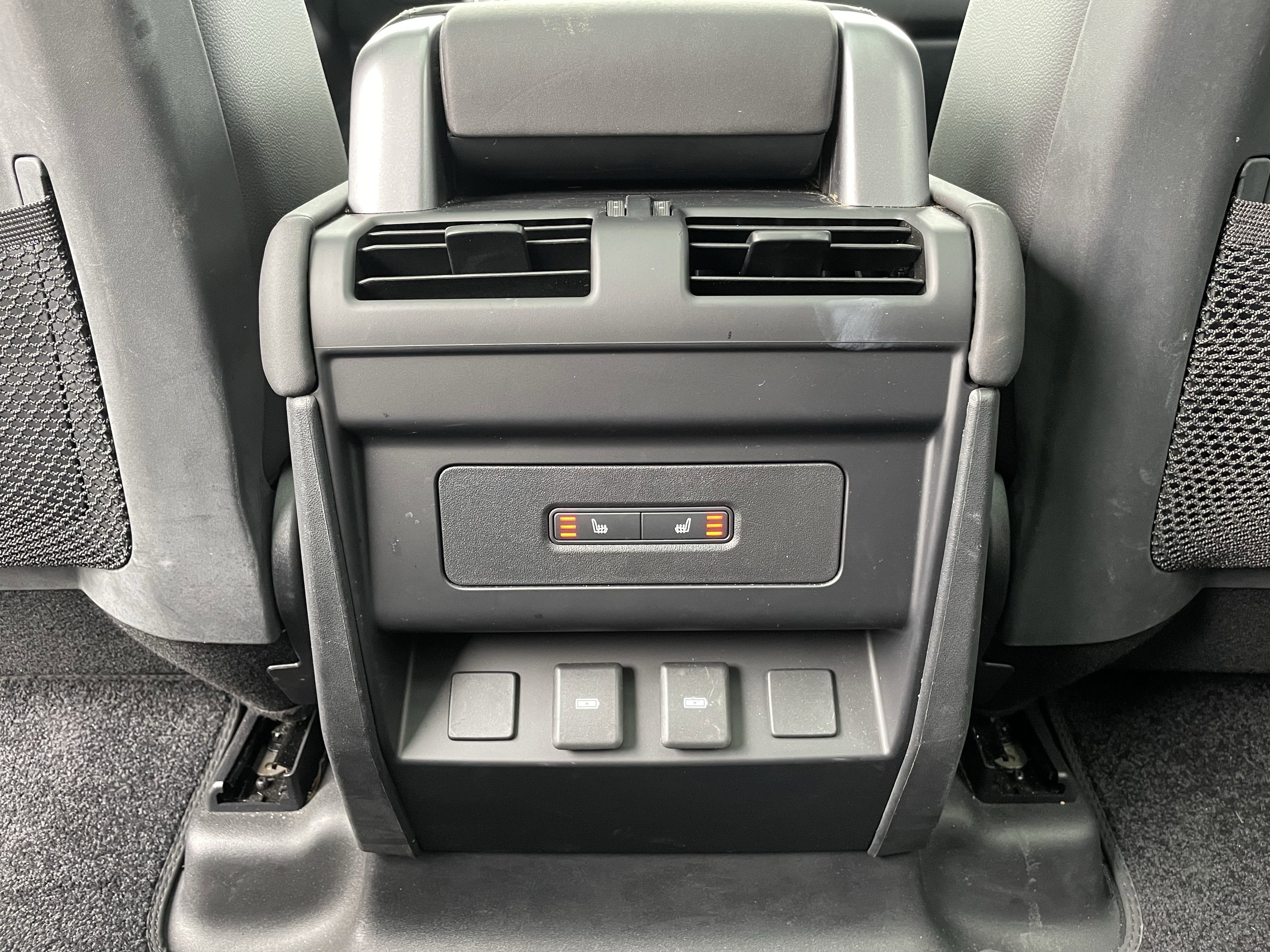 Used 2024 Land Rover Defender 110 S image 26