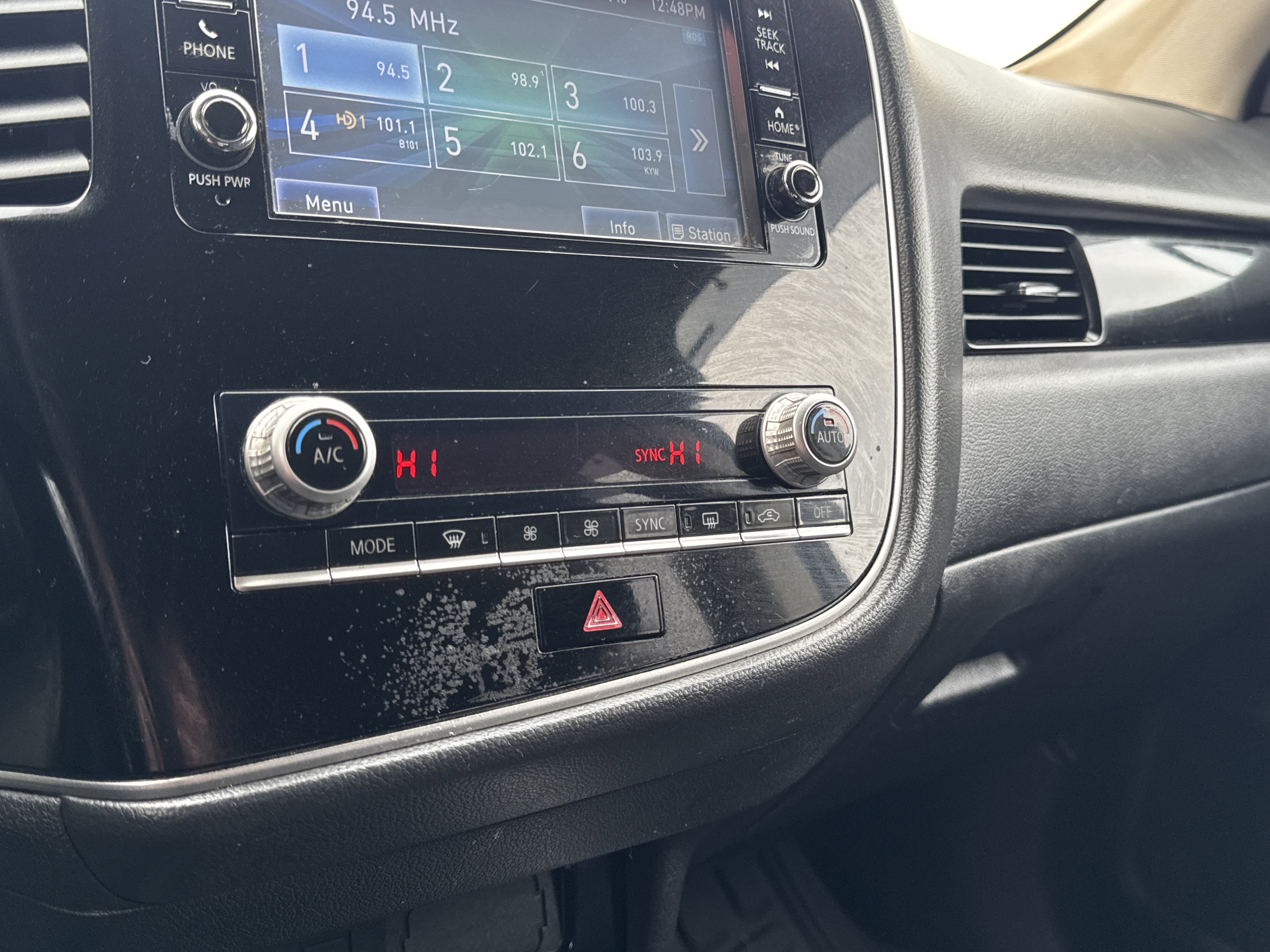 Used 2020 Mitsubishi Outlander SE image 20