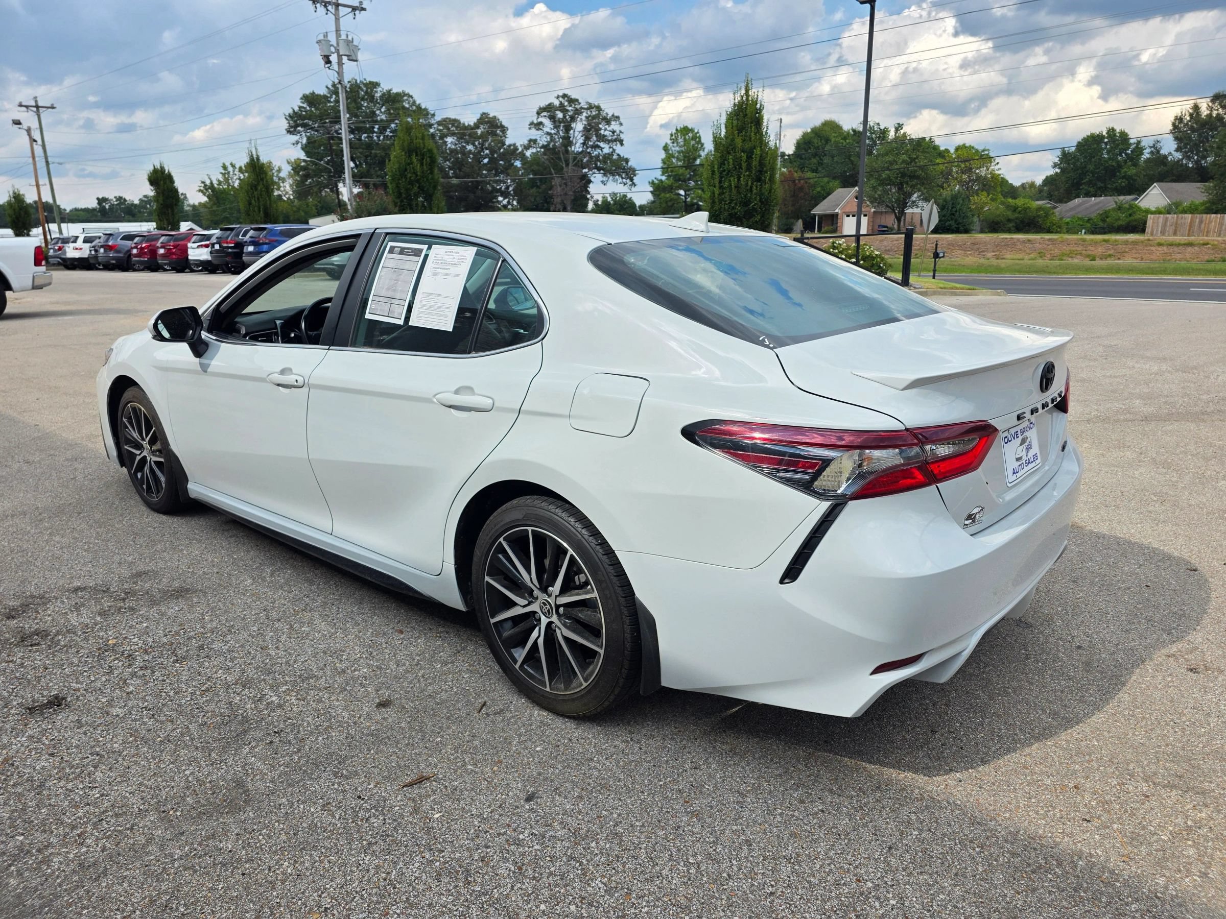 Used 2024 Toyota Camry SE w/ Convenience Package FWD image 3