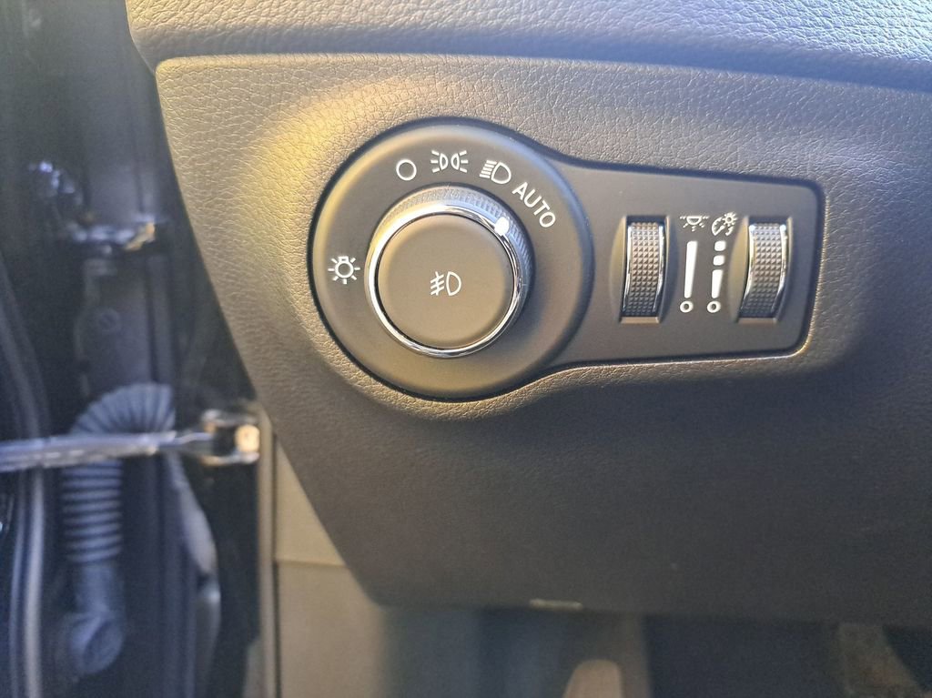 Used 2019 Jeep Compass Latitude image 25