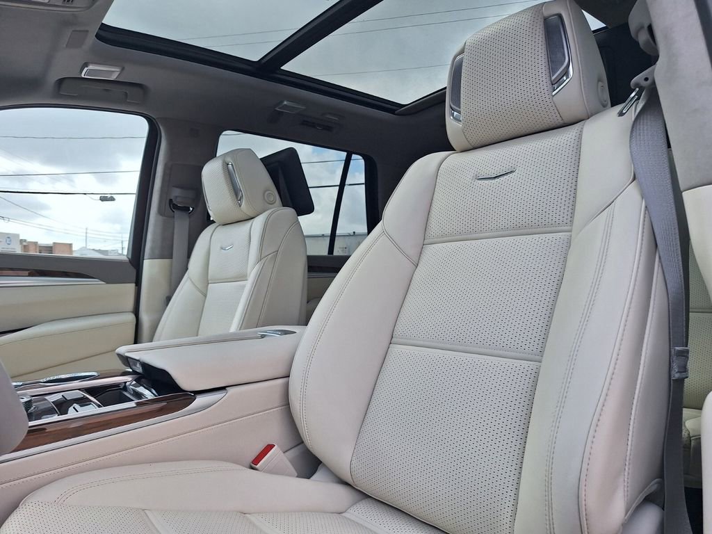 New 2026 Cadillac Escalade Platinum Luxury w/ LPO, Floor Liner Package AWD/4WD image 24