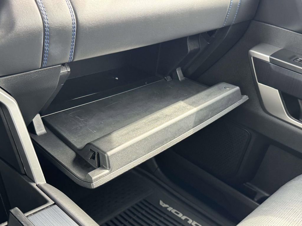 Used 2024 Toyota Sequoia Platinum image 33