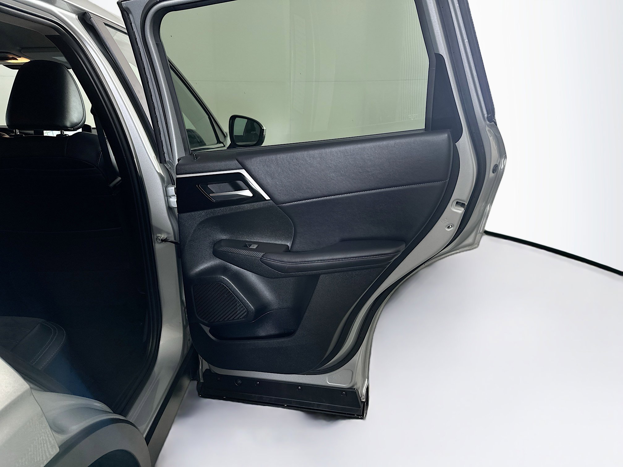 Used 2024 Mitsubishi Outlander SE image 33