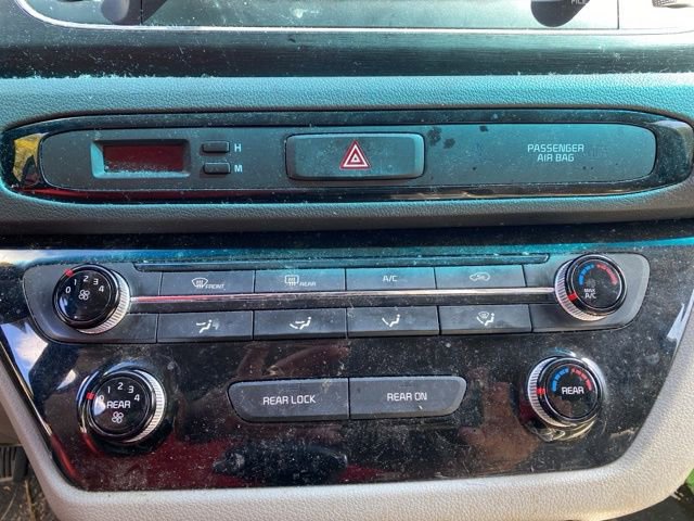 Used 2017 Kia Sedona LX w/ LX Essentials Premium Package image 12